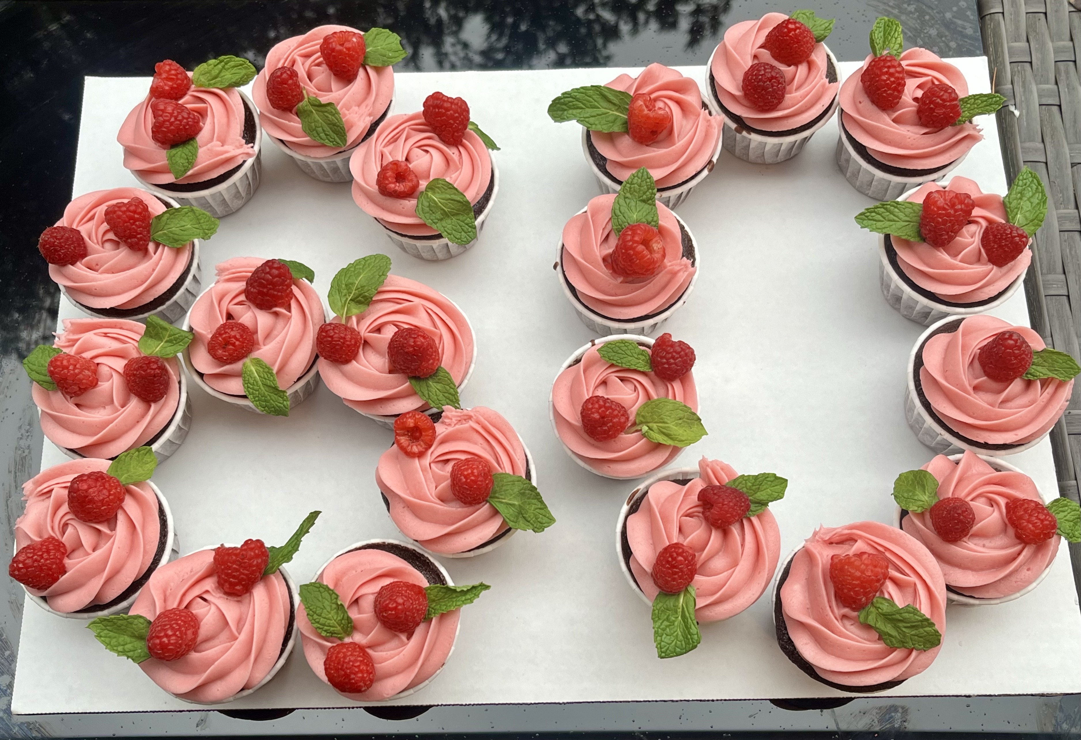 Number 30 Pull Apart Cupcake Cake